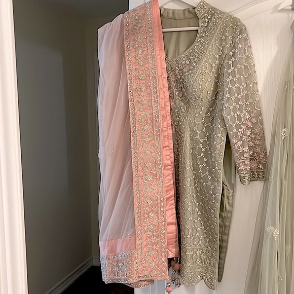 Sage embellished full set with complimentary embroidered pink scarf - Picture 3 of 6